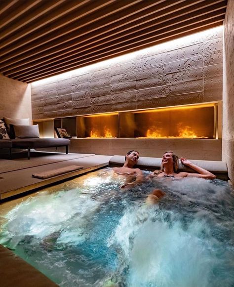 Jacuzzi Indoor Luxury, Basement Jacuzzi Ideas, Spa Jacuzzi Indoor, Indoor Jacuzzi Room, Home Jacuzzi Indoor, Jacuzzi Indoor, Spa In Casa, Spa House, Jacuzzi Room