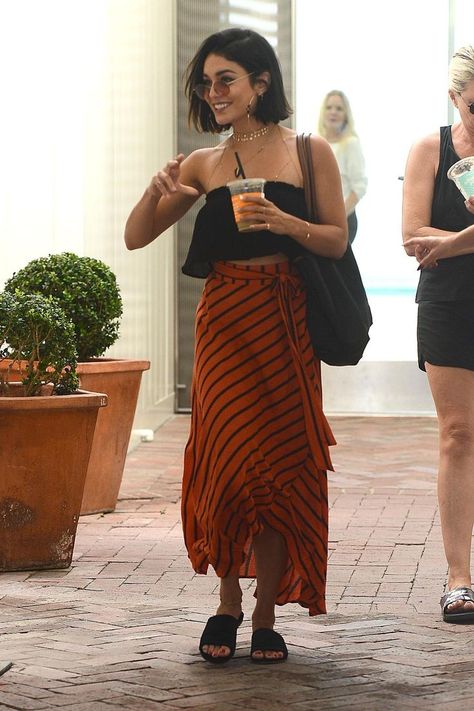 Loose Outfits For Women Summer, Vanessa Hudgens Short Hair, Vanessa Hudgens Hair, Estilo Vanessa Hudgens, Hippie Rock, Vanessa Hudgens Style, A M, I N, Vanessa Hudgens