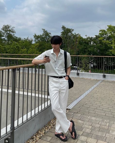 Vacation Outfits Men, Aesthetic Outfits Men, Uh Huh, Boy Poses, Summer Inspo, White Men, Outfits Men, Pastel Green, Asian Style