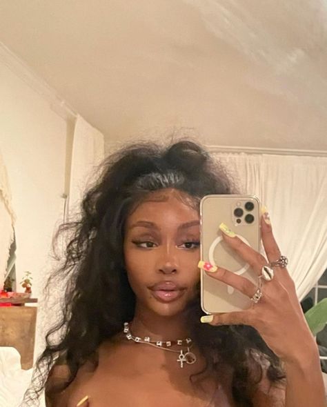 Solana Rowe, Sza Singer, Mirror Pics, Baddie Hairstyles, Black Beauty, Pretty Face, The Mirror, Photo Dump, Pretty Woman