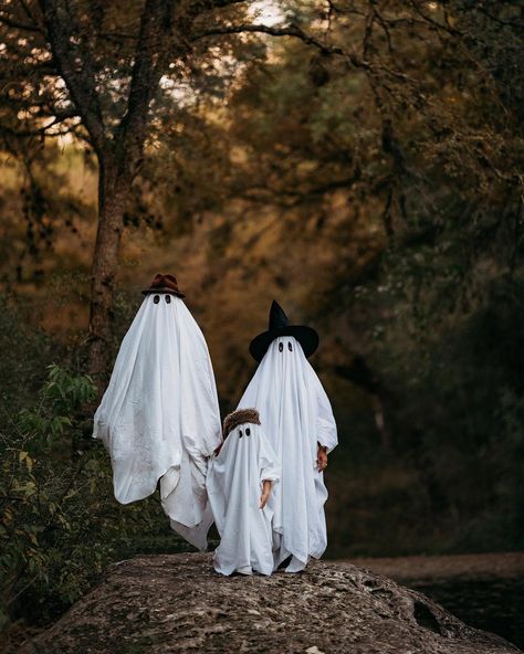 Sheet Ghost Costume Diy, Diy Sheet Ghost Costume, Ghost Halloween Pictures, Classic Ghost Costume, Cute Ghost Costume For Women, Halloween Ghost Pictures, How To Make A Ghost Costume, Sweet Halloween Costumes, Ghost Diy Costume