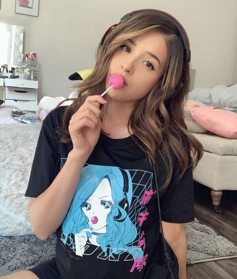 Twitch streamer Pokimane net worth explored as she signs lucrative multi-year deal - Daily Star Tv Girls, Girl Crushes, Emma Watson, Gamer Girl, Celebrities Female, Internet, Celebrities, Anime