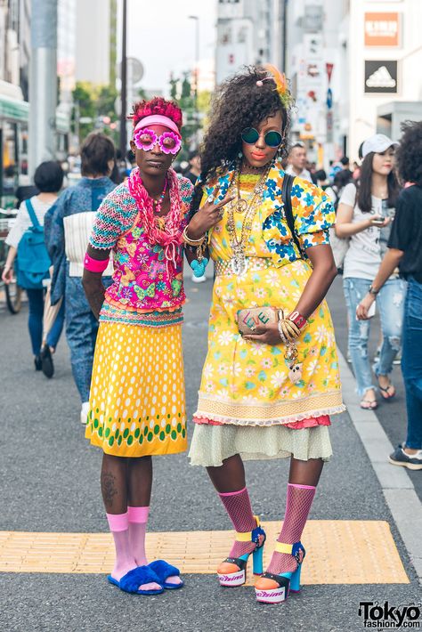 Colorful Harajuku, Tokyo Magazine, Japan Street Fashion, Style Doc Martens, Harajuku Street Style, Couples Fashion, Harajuku Street, Japan Fashion Street, 29 September