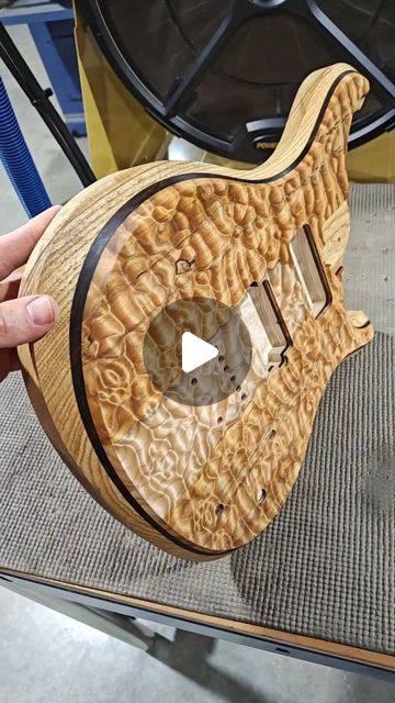 Wood Electric Guitar, Guitar Birdhouse, Dobro Guitar, Build Guitar, Luthier Guitar, Guitar Making, Guitar Ideas, All About That Bass, Guitar Building