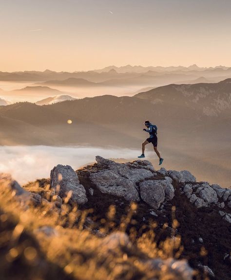 Triathlon Aesthetic Men, Outdoor Sports Photography, Hiking Photoshoot, Trail Running Photography, Fitness Lifestyle Photography, Photo Sport, Outdoors Aesthetic, Sunrise Mountain, Mountain Running