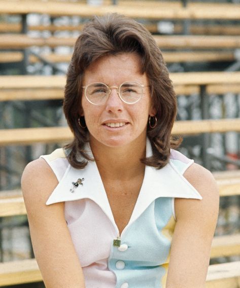 Billie Jean King's Battle Is For "Equality, Period" #refinery29 https://www.refinery29.com/en-us/2017/09/172723/billie-jean-king-battle-of-the-sexes-interview Bobby Riggs, John Mcenroe, Billie Jean, Ambitious Women, Billie Jean King, Play Tennis, Tennis Player, Great Women, Wimbledon