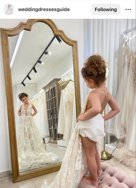 Photos Of Daughter In Wedding Dress, Toddler Wedding Dress, Wedding Dress Photoshoot, Wedding Photo List, Mom Wedding Dress, Family Wedding Photos, Wedding Dress Gallery, Bride Pictures, Wedding Picture Poses