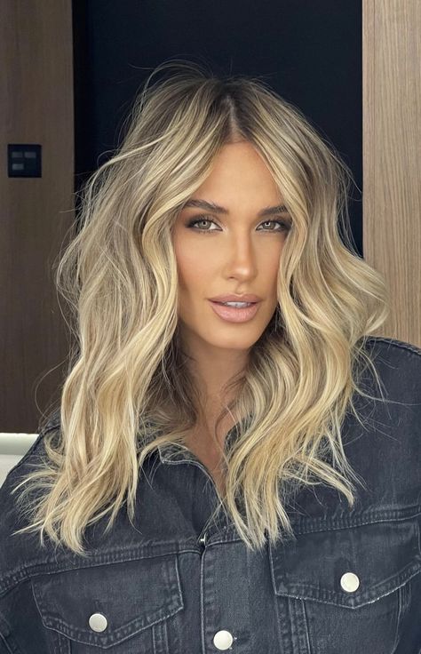 Bright Neutral Blonde, Wedding Makeup Blonde, Balyage Long Hair, Neutral Blonde, Love Is In The Hair, Honey Blonde Hair, Strawberry Blonde Hair, Brown Hair Balayage, Hair Creations