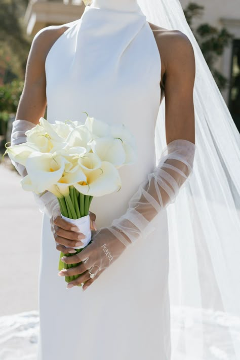 Putting together this editorial styled shoot was a fun challenge in styling and curating – sourcing ideas from the Lane, anti-bride, Vogue and partnering with the most talented collaborators to bring my vision to life. Wearing the ‘Willa’ and ‘Hartley’ styles from Casablanca and complemented with Kori’s natural soft glam, a classic calla lily bouquet, and bespoke accessories, Salona exudes an effortlessly chic aura, combining timeless elegance with a modern, fashion-forward twist. Alcatraz Wedding Bouquet, Calla Bridal Bouquet, Cool Bride Bouquet, Old Money Bridal Bouquet, Bride Bouquet Lilies, Wedding Flowers Photography, Modern Bride Aesthetic, Calalilly Bouquet Modern, Calla Lily Bouquets