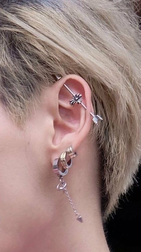 Guys Ear Piercings, Types Of Ear Piercings, Diy Easter Gifts, Accessory Inspo, Cool Ear Piercings, Cool Piercings, Ear Piercing, Piercing Tattoo, Grunge Aesthetic