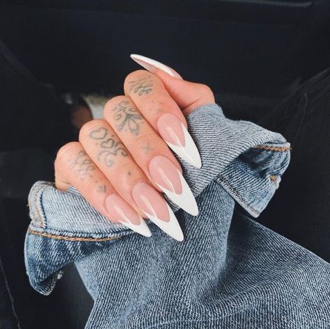 Jamie Genevieve, Unghie Sfumate, Kutek Disney, Nagel Tips, Edgy Nails, Grunge Nails, Almond Acrylic Nails, Long Acrylic, Summer Acrylic Nails