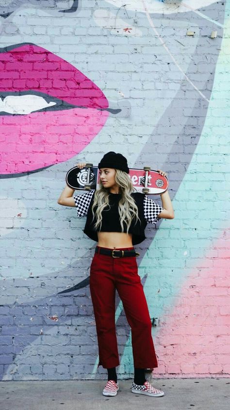 Stile Ragazza Skater, Surfer Girl Fashion, Skater Girl Aesthetic, Skateboard Photos, Skater Girl Style, Skateboard Photography, Estilo Hipster, Skater Outfits, Skater Vibes