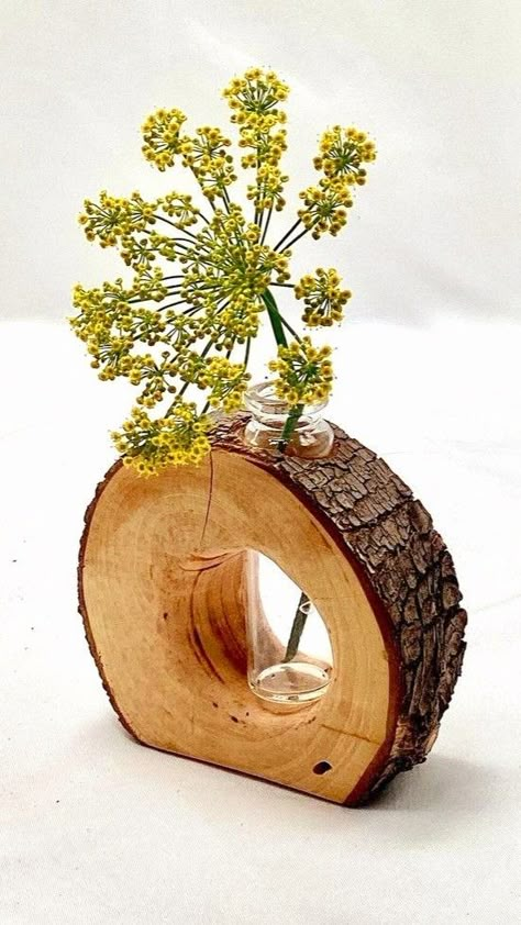 Small Wood Log Crafts, Wood Log Crafts, Wood Vases, Christmas Booth, Vase Plant, Indoor Crafts, Wood Art Diy, Upcycled Wood, Support Plante