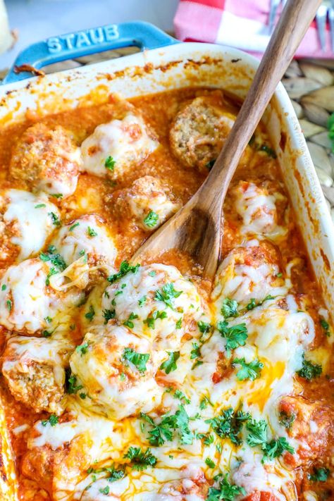 Baked Meatballs Parmesan · Easy Family Recipes Parmesan Crusted Meatballs, Garlic Parmesan Meatballs, Meatball Parmesan Bake, Parmesan Chicken Meatballs, Homemade Beef Meatballs, Easy Meatballs Recipe, Meatballs Parmesan, Oven Meatballs, Easy Italian Dinner