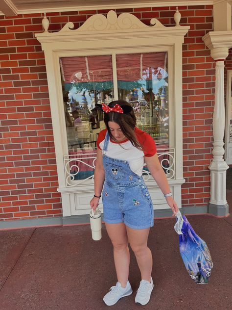 #magickingdom #disney #disneyoutfit Midsize Disney Outfits, Outfits Con Jumper, Cute Outfits For Disney World, Disney Princess Outfit Ideas, Summer Disney Outfits, Trendy Disney Outfits, Plus Size Disney Outfits, Disney Bounding Ideas, Disney Outfits Summer