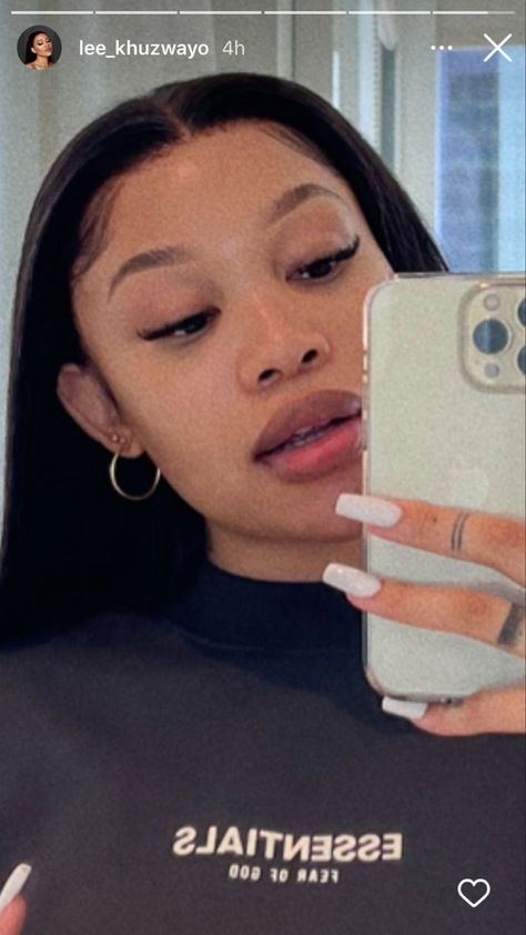 Lee Khuzwayo Aesthetic, Lee Khuzwayo, Beautiful Photoshoot Ideas, Natural Eyelash Extensions, Face Makeup Tips, Black Femininity, Aesthetic People, Everyday Makeup, Pretty Selfies