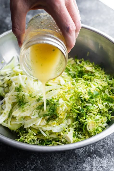 Fennel Apple Salad Recipes, Slaw Salad, Fennel Slaw, Salad Vegan, Fennel Salad, Slaw Recipes, Sweet Peas, Fresh Salads, Vegetable Salad