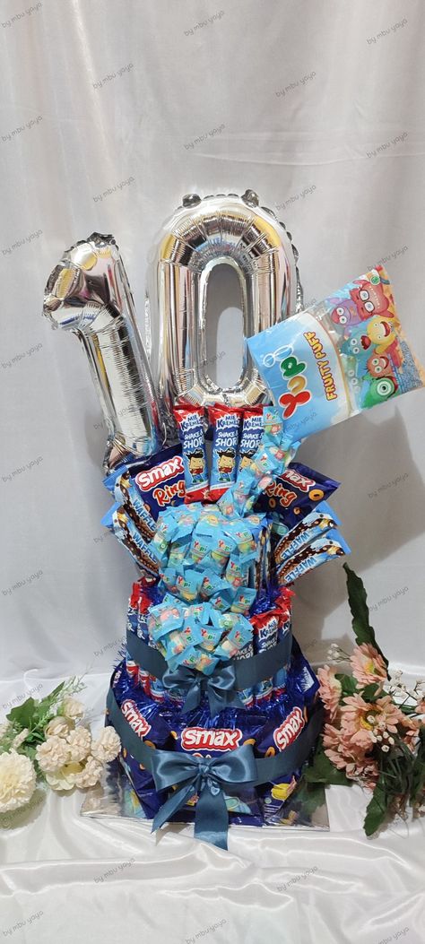 Snack Tower Ideas, Snack Cake Tower Birthday, Candy Cake Diy, Snack Tower, Snack Bouquet, Apologizing Quotes, Cake Snack, Cake Tower, Birthday Snacks