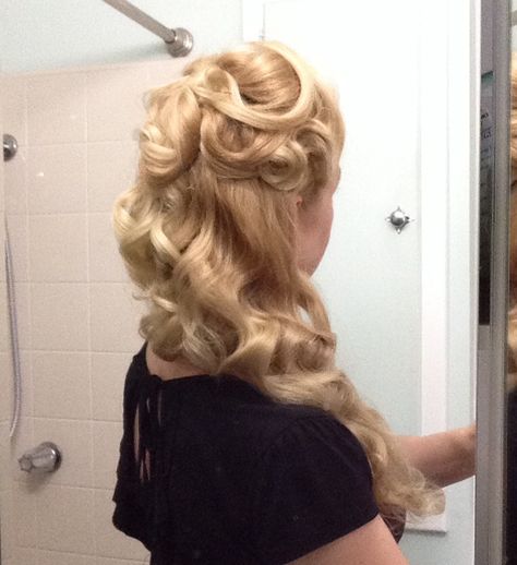 Having a fun time styling hair in different ways. This is inspired by some 1940's long hairstyles. A nice half up half down style for going out or even for a wedding. Half Up Half Down Wedding Hair Vintage, Vintage Half Up Half Down Hair, 50 Hairstyles 1950s, 1930s Wedding Hair, 1940s Hairstyles For Long Hair, 1940s Wedding Hair, Gibson Girl Hair, Heather Mcnamara, Grad Hair