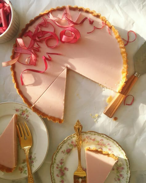 Panna Cotta Tart, Rhubarb Rhubarb, Rhubarb Tart, Rhubarb Desserts, Dessert Aux Fruits, Pastry Tart, Rhubarb Recipes, Strawberry Rhubarb, Pie Tart