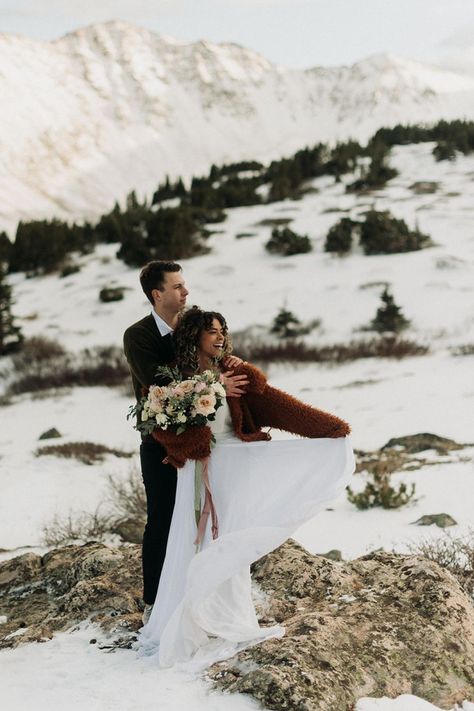 Winter Colorado Elopement, Colorado Winter Wedding Venues, Colorado Winter Wedding Elopement, Snowy Mountain Elopement, Winter Wedding Attire, Boho Wedding Colors, Colorado Elopement With Dog, Bridal Sweater, Crested Butte Colorado Wedding