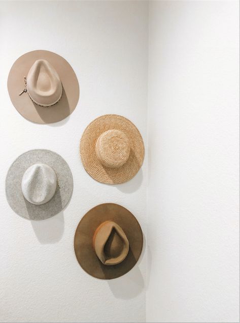 Hat Wall Aesthetic, Wide Brim Hat Aesthetic, Cowboy Hats Hanging On Wall, Cowboy Hat Display Wall Art, Cowboy Hats On Wall Decor, Cowboy Hat Hanging Ideas, Cowboy Hat Wall Display, Hanging Hats On Wall Diy, Cowboy Hat On Wall