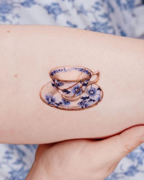 101 Best Kintsugi Tattoo Ideas That Will Blow Your Mind! - Outsons Kintsugi Tattoo Ideas, Bday Tattoo, Kintsugi Tattoo, Tea Tattoo, Teacup Tattoo, Brain Tattoo, Tattoo Appointment, Cup Tattoo, Blue Tattoo