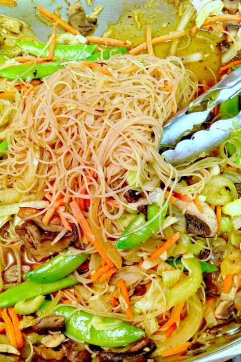 Vegetable Pancit Recipe Filipino, Vegetarian Pancit Recipe Filipino, Pancit Recipe Filipino Vegetarian, Pancit Vegetarian, Veggie Pancit, Vegetable Pancit, Vegetarian Pancit, Chicken Pancit Recipe, Vegan Pancit