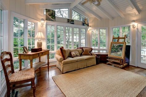 cottage living room with lots of windows Salons Cottage, Ceiling Remodel, Lavish Living Room, Country Style Living Room, Family Room Addition, Traditional Family Room, Living Room Plan, Sunroom Addition, Cottage Living Room