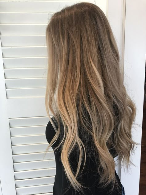 Dark Blonde Hair Color, Hair Blond, Dirty Blonde Hair, Brown Hair With Blonde Highlights, Brown Hair Balayage, Dark Blonde Hair, Blonde Hair Inspiration, Honey Hair, Balayage Hair Blonde