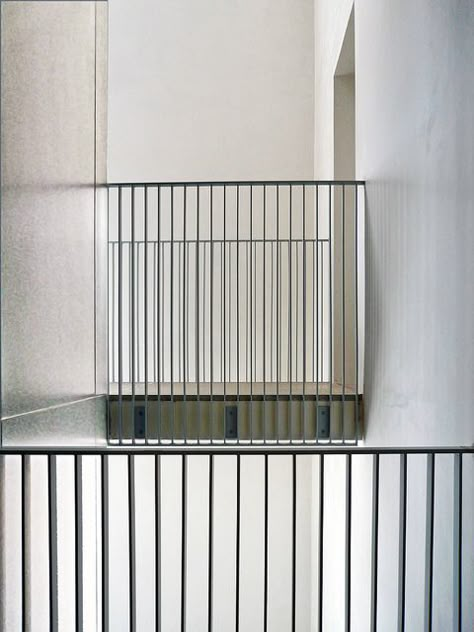 A whiter shade | interior design. Innenarchitektur . design d'intérieur | Design @ Maria Luisa | Balustrade Design, Railings Outdoor, British Architecture, Metal Railings, Stair Handrail, Staircase Railings, Modern Stairs, Lan Can, Balcony Railing