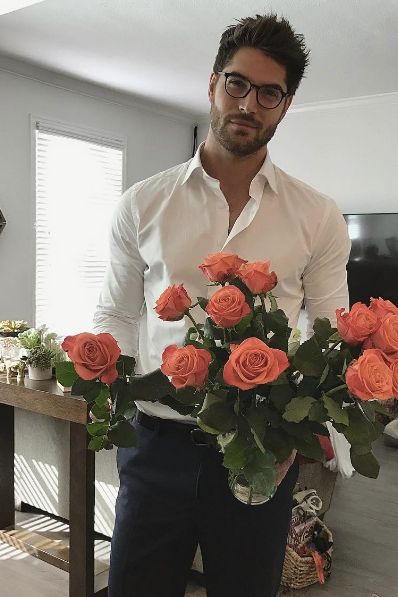 Flowers For Men, Nick Bateman, Giving Flowers, Preppy Mens Fashion, Men Photography, Mens Fashion Photography, Mens Fashion Week, Kids Diet, Male Models