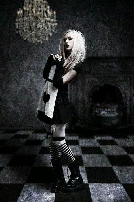 <3 Goth Look, Gothic Steampunk, Goth Dress, Outfit Trends, Gothic Beauty, Avril Lavigne, Arte Fantasy, Gothic Girls