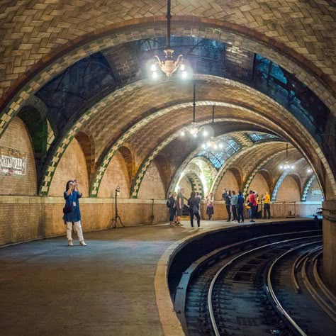 How To See New York's Gorgeous Old City Hall Subway Station - TravelAwaits.com City Hall Nyc, Vampire Love Story, Underground Subway, Old New York City, New York City Hall, Ny Subway, Neon White, Old Cities, Old Abandoned Buildings