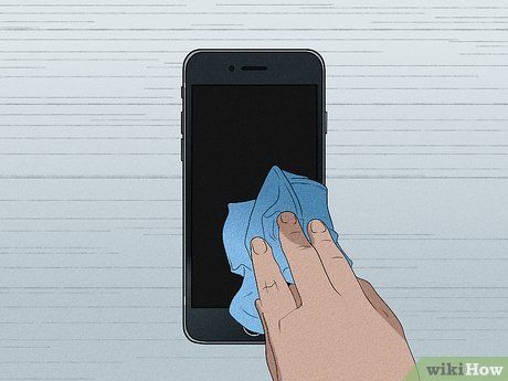 Cleaning Your Phone, How To Clean Your Phone Screen, Clean Your Phone, Cleaning Screens, Clean Phone, Phone Screen, Microfiber Cloth, Touch Screen, Screen