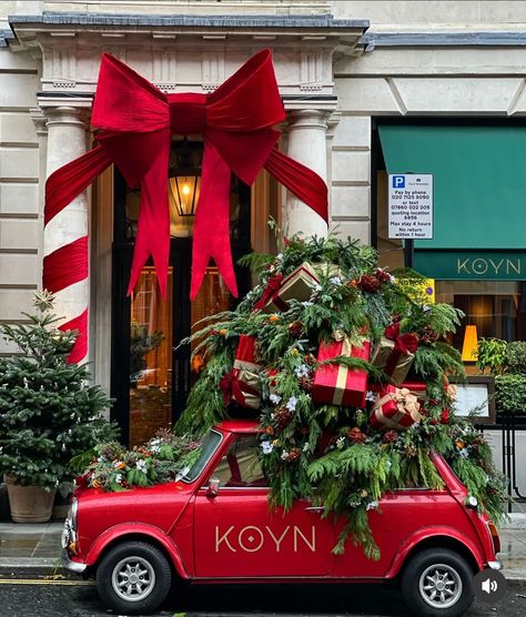 Christmas Cars, London Christmas, Christmas Car, Christmas Inspo, Red Car, Christmas Display, Christmas Mood, Christmas Market, Christmas Deco