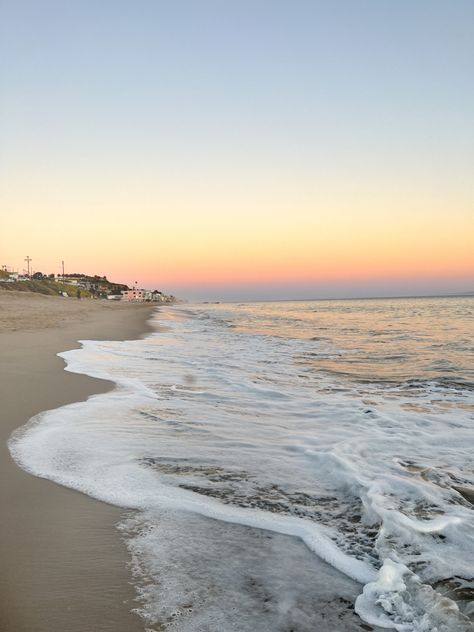 Malibu Beach Pictures, Malibu Aesthetic Wallpaper, Malibu Coast Aesthetic, The Royals Of Malibu Aesthetic, Malibu Vibes Aesthetic, Malibu Astethic, Malibu House Aesthetic, Socal Beach Aesthetic, California Living Aesthetic