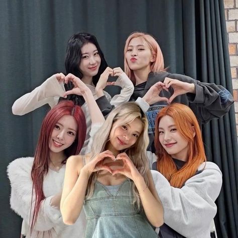 Itzy And Blackpink, Itzy Group Photo, Ot5 Itzy, Yeji Chaeryeong Yuna, Itzy Group, Itzy Ot5, Yuna Itzy, Kpop Entertainment, Hd Picture