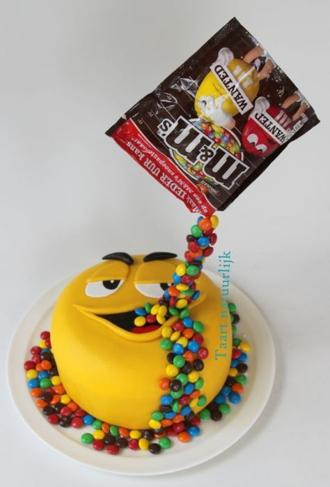 M & M Kuchen Anti Gravity Cake, Gravity Defying Cake, Gravity Cake, Candy Cakes, Crazy Cakes, Novelty Cakes, Special Cake, Occasion Cakes, Cake Creations