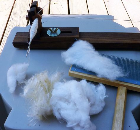 Here is the milkweed floss and the uncarded cotton next to the quill on the t-frame Common Milkweed, Milkweed Fiber, Self Sustaining Home, Showy Milkweed, Fibres Textiles, Earthship, Spinning, Textile Art, Frame