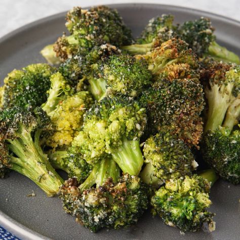 Air Fryer Ranch Roasted Broccoli Ranch Dressing Packet, Seasoned Broccoli, Broccoli Recipes Side Dish, Easy Veggie Side Dish, Roasted Broccoli Recipe, Ranch Seasoning Mix, Easy Veggie, Air Fryers, Ranch Seasoning