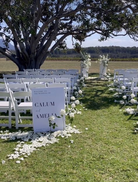 Unique Aisle Decor, Wedding Decorations Ceremony Outdoor, Outdoor Wedding Ceremony Florals, Wedding Ceremony Set Up Outdoor, Outside Ceremony Decor Walkways, Wedding Aisle Garden, Grass Ceremony Aisle Decorations, Wedding Aisle White Flowers, Outside Wedding Ceremony Decorations