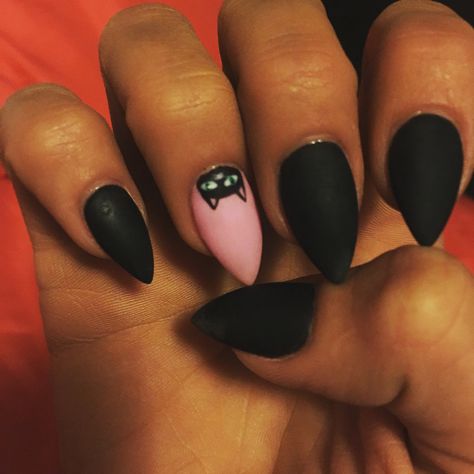 Stiletto kitty claws Kitten Claw Nails, Short Acrylic Nails Stiletto, Short Claw Nails, Cat Nail Designs, Acrylic Nails Stiletto, Camo Nails, Short Stiletto, Pointy Nails, Cute Work Outfits