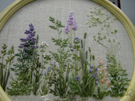 Herb Embroidery, Hoop Crafts, Ideas For Embroidery, Sulaman Pita, French Knot Embroidery, Embroidery Hoop Crafts, Embroidery Hoop Wall, Embroidery Lessons, Embroidery Hearts