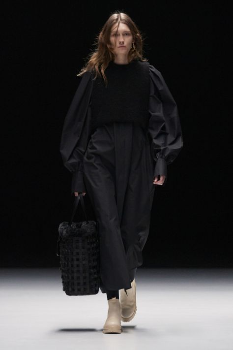 Hyke Tokyo, Faux Shearling Coat, Balloon Sleeve Dress, Cropped Vest, Sweater Crop, 2023 Collection, 2023 Fashion, 가을 패션, Winter 2023