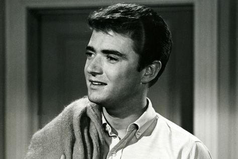 CHILD Star, Tim Considine, passed away in his Los Angeles home on Friday, March 4, 2022. He was married and had one child. Was Tim Considine married? Tim Considine was first married in 1965 to Charlotte Stewart, an actress who appeared in “Little House on the Prairie.” The pair divorced in 1969. Considine had been married […] Tim Considine, Vista California, My Three Sons, Child Star, Famous Person, Little House On The Prairie, Mickey Mouse Club, The Sixties, Los Angeles Homes