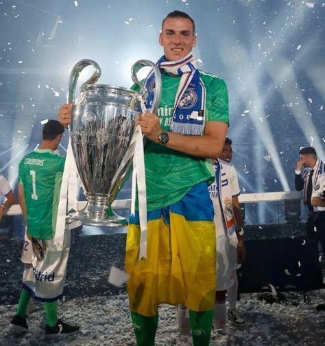 Champ14ns Lunin Real Madrid, Andrey Lunin, Real Madrid Champions League, Real Madrid Wallpapers, Madrid Wallpaper, Soccer Guys, Champions League, Cristiano Ronaldo, Real Madrid