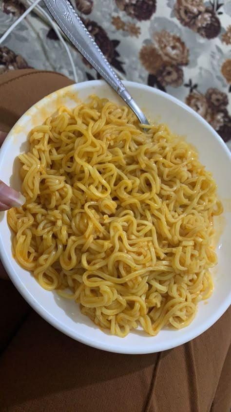 Noodles Snap, Cooking Noodles, Delicious Food Image, Yummy Noodles, Eating Food Funny, Foodie Instagram, Food Vids, Yummy Comfort Food, Delicious Snacks Recipes