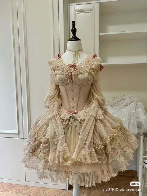 Princess Core Outfit, Cottage Clothes, Cottage Core Dresses, Queen Outfit, Lolita Outfits, Baby The Stars Shine Bright, Fantasy Dresses, Old Fashion, Rose Dress