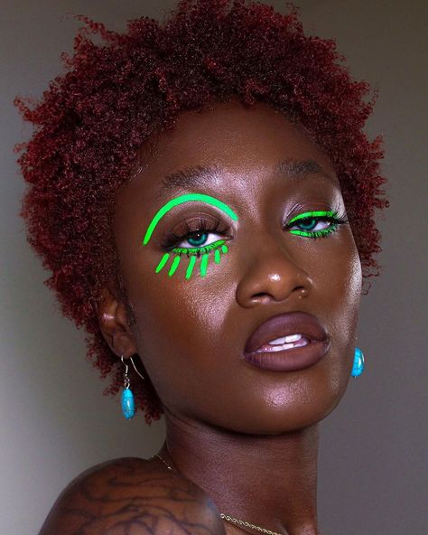 The Editorial Princess🇯🇲 on Instagram: “ASYMMETRICAL ✨ . Lash @bewispy Anna ( coming soon ! This lash style is perfect for those with hooded/ smaller eyes ) . Liner…” Asymmetrical Eyeliner, Asymmetrical Makeup, Hooded Eye Makeup Looks, Asymmetrical Face, Blk Aesthetic, Eyes Liner, Funky Makeup, Under Eye Makeup, Cake Liner